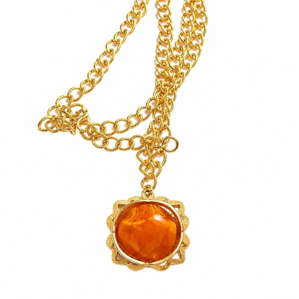 Vintage 1992 Avon Honey Amber Medallion Gold Plated Pendant Rope Chain Necklace